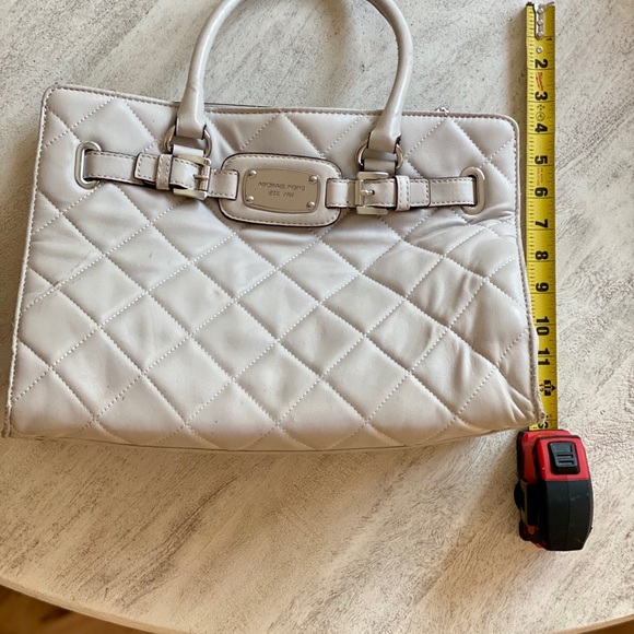 White Michael Kors Quilted Bag / Purse, 14Wx10H - Picture 3 of 8